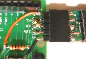 C2,R3,R4にチップ部品を使ってはんだづけ